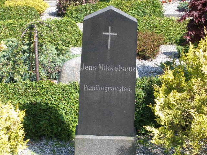 Jens Mikkelsen's familiegravsted.JPG
